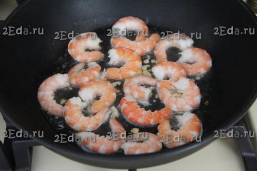 Спагетти с креветками в сливочно - чесночном соусе. 01