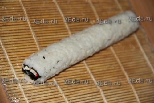 Роллы с красной рыбой и огурцом. 03 Роллы с красной рыбой и огурцом. 03