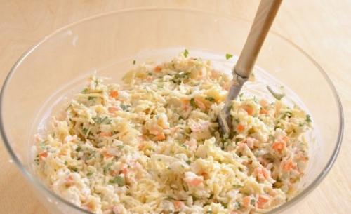 Салат из крабовых палочек с сыром. 04