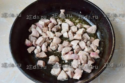 Жаркое в сливках в горшочках. 01