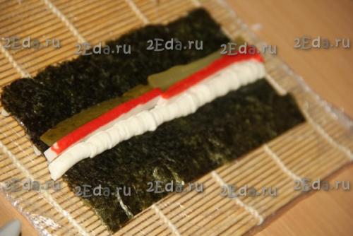 Роллы с красной рыбой и огурцом. 02 Роллы с красной рыбой и огурцом. 02