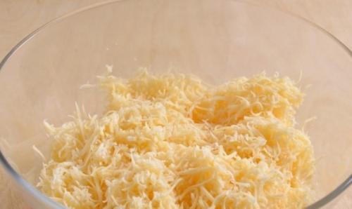 Салат из крабовых палочек с сыром. 01