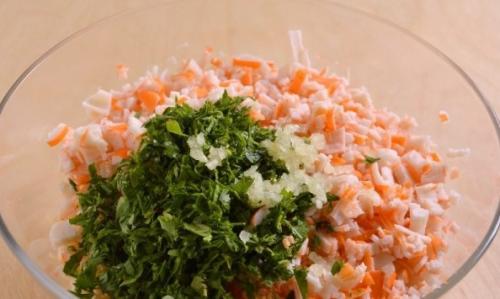 Салат из крабовых палочек с сыром. 02