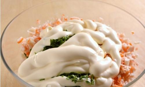 Салат из крабовых палочек с сыром. 03