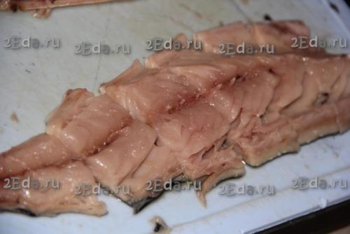Малосольная скумбрия кусочками в рассоле. 01