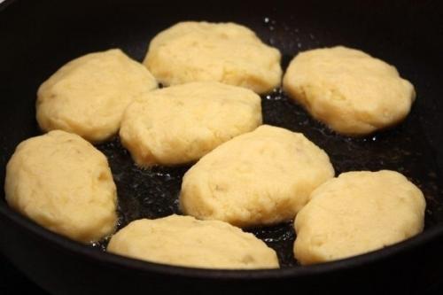 Картофельные котлеты. Это очень хороший и простой способ разнообразить ваш стол, если вы предпочитаете картофель другим видам гарниров. 03 Картофельные котлеты. Это очень хороший и простой способ разнообразить ваш стол, если вы предпочитаете картофель другим видам гарниров. 03