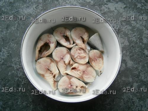 Скумбрия, маринованная с маслом, луком и уксусом. 01