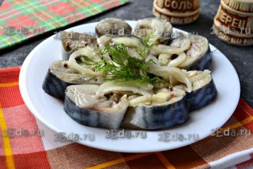 Скумбрия, маринованная с маслом, луком и уксусом. 03