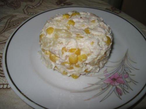 Салат из курицы с ананасами и кукурузой. 03