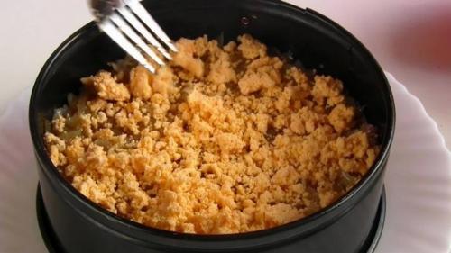 Нежная селедка под шубой с яйцом. 05