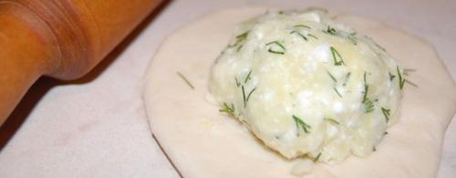 Невероятно вкусная вещь хичины с сыром и зеленью, и еще с картошкой и зеленью. 01