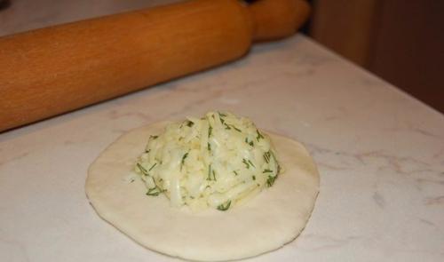 Невероятно вкусная вещь хичины с сыром и зеленью, и еще с картошкой и зеленью. 02