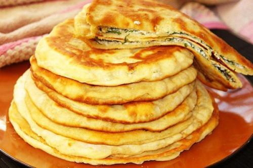 Лепёшки с яйцом и луком.