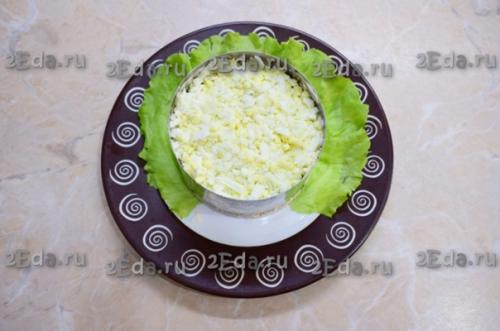 Салат с курицей, черносливом, свежим огурцом и грецкими орехами. 04