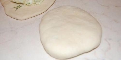 Невероятно вкусная вещь хичины с сыром и зеленью, и еще с картошкой и зеленью. 04