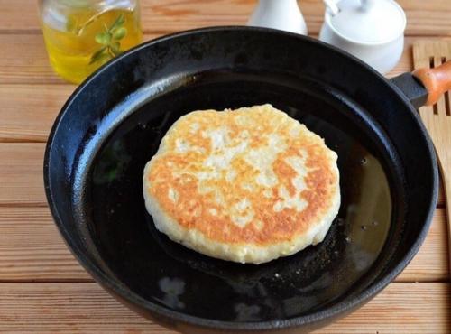 Сырные лепешки с начинкой. 06