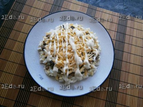 Салат с курицей, грибами, сыром и грецкими орехами. 05 Салат с курицей, грибами, сыром и грецкими орехами. 05