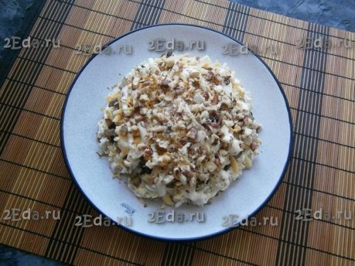 Салат с курицей, грибами, сыром и грецкими орехами. 06 Салат с курицей, грибами, сыром и грецкими орехами. 06