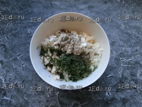 Салат из куриной печени с маринованным луком. 05