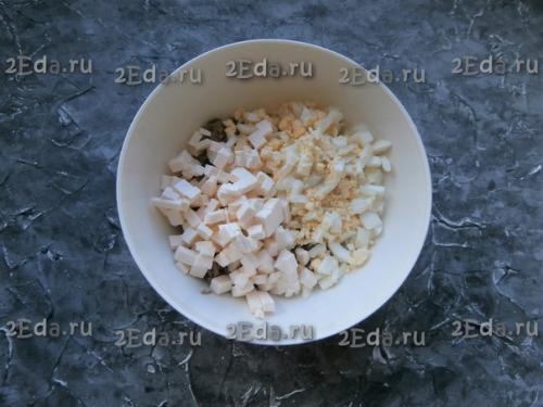 Салат из куриной печени с маринованным луком. 04