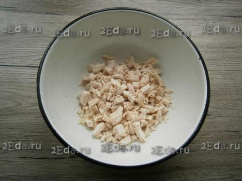 Салат с фасолью, курицей и корейской морковью. 01