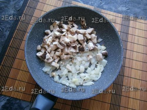 Салат с курицей, грибами, сыром и грецкими орехами. 01 Салат с курицей, грибами, сыром и грецкими орехами. 01