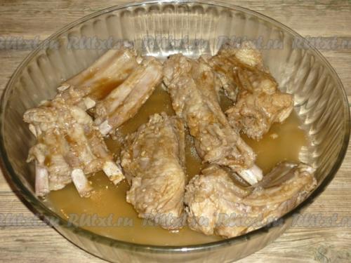 Свиные ребрышки в медово - соевом соусе. 06