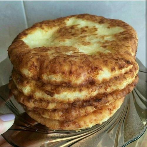 Сырные лепешки. Очень простой и быстрый рецепт приготовления сырных лепешек на сковороде.