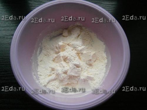 Песочное пирожное с белковым кремом. 01