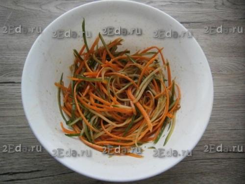 Салат из моркови и свежего огурца. 04 Салат из моркови и свежего огурца. 04