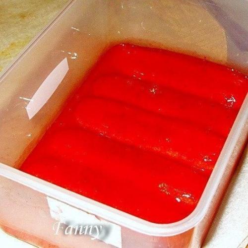 Клубничное тирамису.  В этом десерте я соединила то, что любит мой сынуля - его любимый тирамису и клубнику. 01