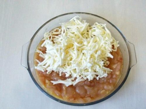 Куриные котлеты, приготовленные с добавлением сыра и молока. 03 Куриные котлеты, приготовленные с добавлением сыра и молока. 03