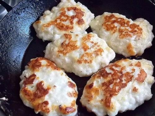 Куриные котлеты, приготовленные с добавлением сыра и молока. 05 Куриные котлеты, приготовленные с добавлением сыра и молока. 05