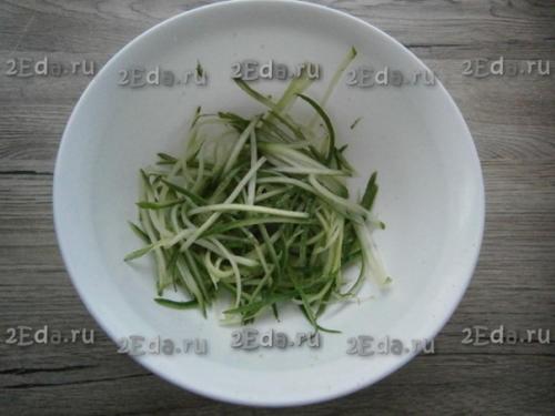 Салат из моркови и свежего огурца. 01 Салат из моркови и свежего огурца. 01