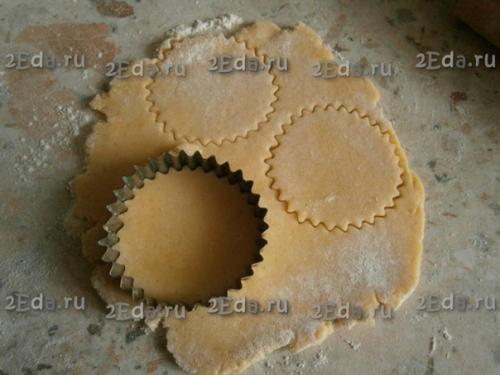 Песочное пирожное с белковым кремом. 04