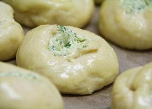Чесночные булочки.  Ингредиенты: 03