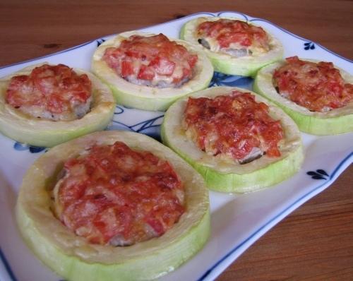 Кабачки с овощами и мясом. Кабачки с овощами и мясом.