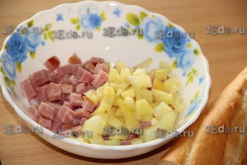 Багет с колбасой и сыром в духовке. 01 Багет с колбасой и сыром в духовке. 01