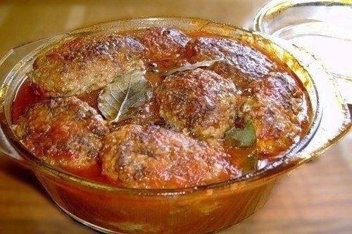 Капустники.

За основу взят рецепт ленивых голубцов.  