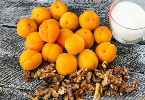 Абрикосовый конфитюр с грецкими орехами. 01