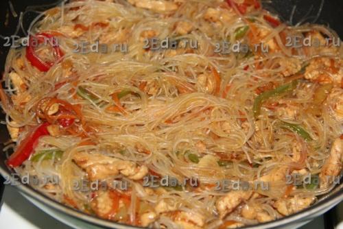 Фунчоза с куриным филе и овощами. 07