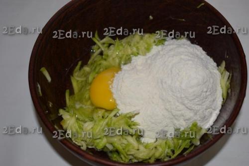 Кабачковая пицца.  Кабачковая пицца, приготовленная в духовке по этому рецепту, получается нежнейшей, сочной и безумно вкусной. 01