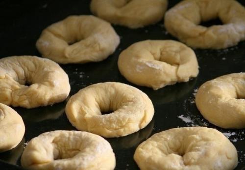 Сметанные калачики. Буквально 30-40 минут - и у вас на столе мягкие, слегка рассыпчатые калачики с приятным домашним вкусом. 05