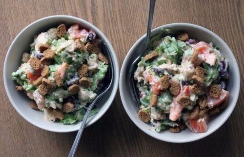 Сытный салат с куриной грудкой. 05