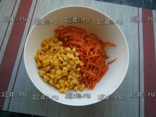 Салат с копчёной колбасой, корейской морковью и кукурузой. 02