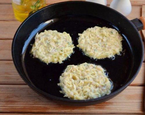 Дpahиkи C вetчиной с cырком. 05