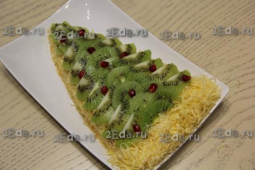 Салат Ёлочка с киви и курицей. 05