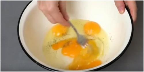 Салат с куриным Филе, яичными блинчиками и свежим огурцом. 01 Салат с куриным Филе, яичными блинчиками и свежим огурцом. 01