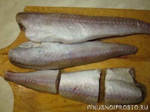 Минтай с луком и морковью. 01