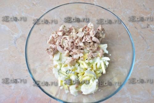 Салат с курицей, солёными огурцами и сыром. 02 Салат с курицей, солёными огурцами и сыром. 02